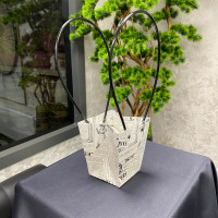 Premium Dekoratif Gazete Baskılı Karton Çiçek Sunum Çantası - 23098 -